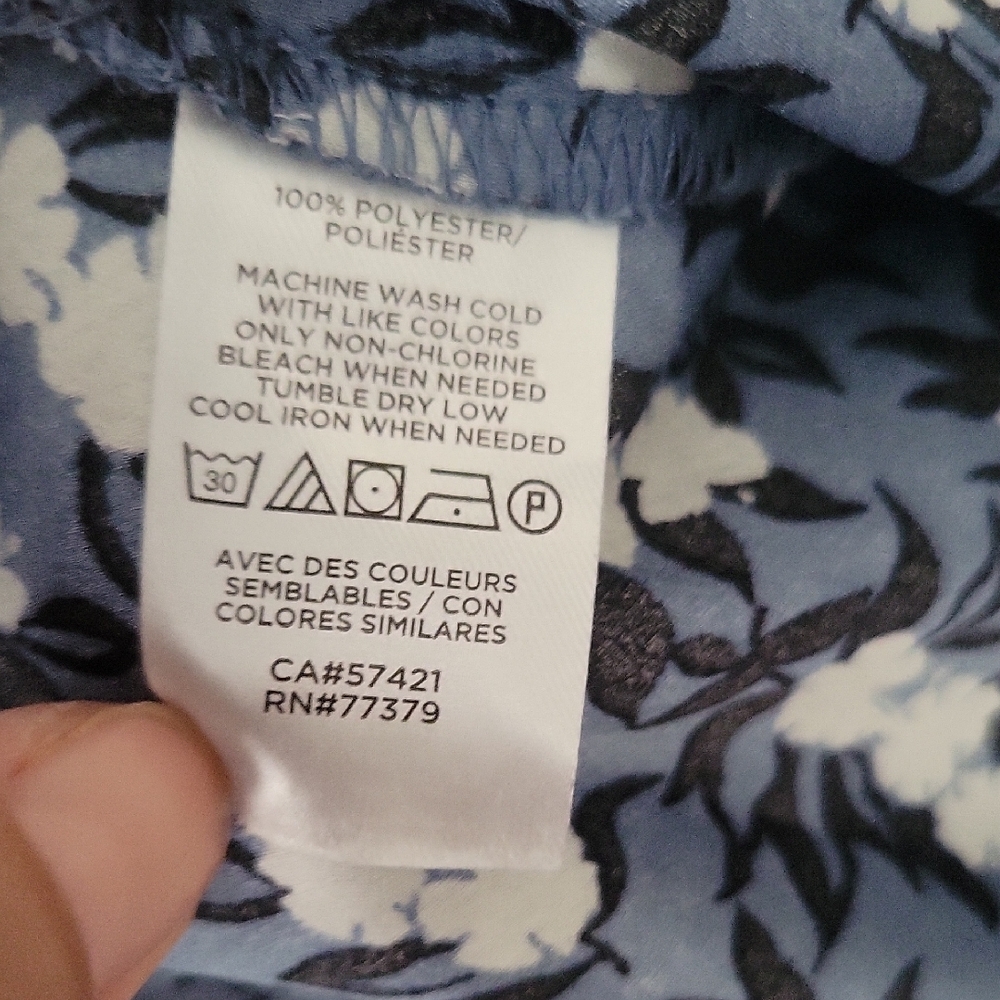 Ann Taylor Navy Blue and White Floral Button-Up Blouse - Picture 5 of 5